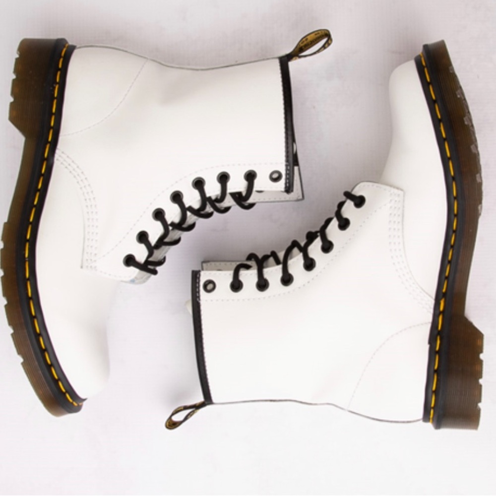 Womens Dr. Martens 1460 8-Eye Boot - White US sz 6